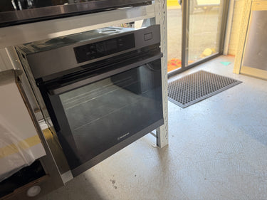 Factory second Westinghouse 60cm Pyrolytic Steam & AirFry Built-In Oven – Dark Stainless Steel